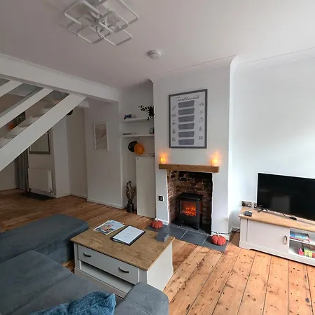 The Kett'S Oasis Villa Norwich Exterior photo